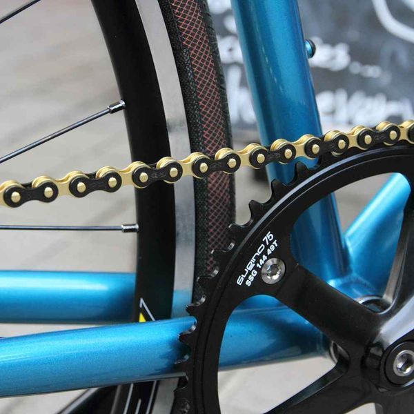 Ланцюг Izumi Jet Black/Gold 1шв 116 зв. fixed gear, трекінг, фікс ES410JB/G фото